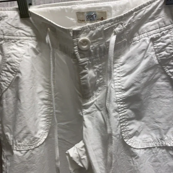 SO ware it declare it, white capris - Picture 5 of 8